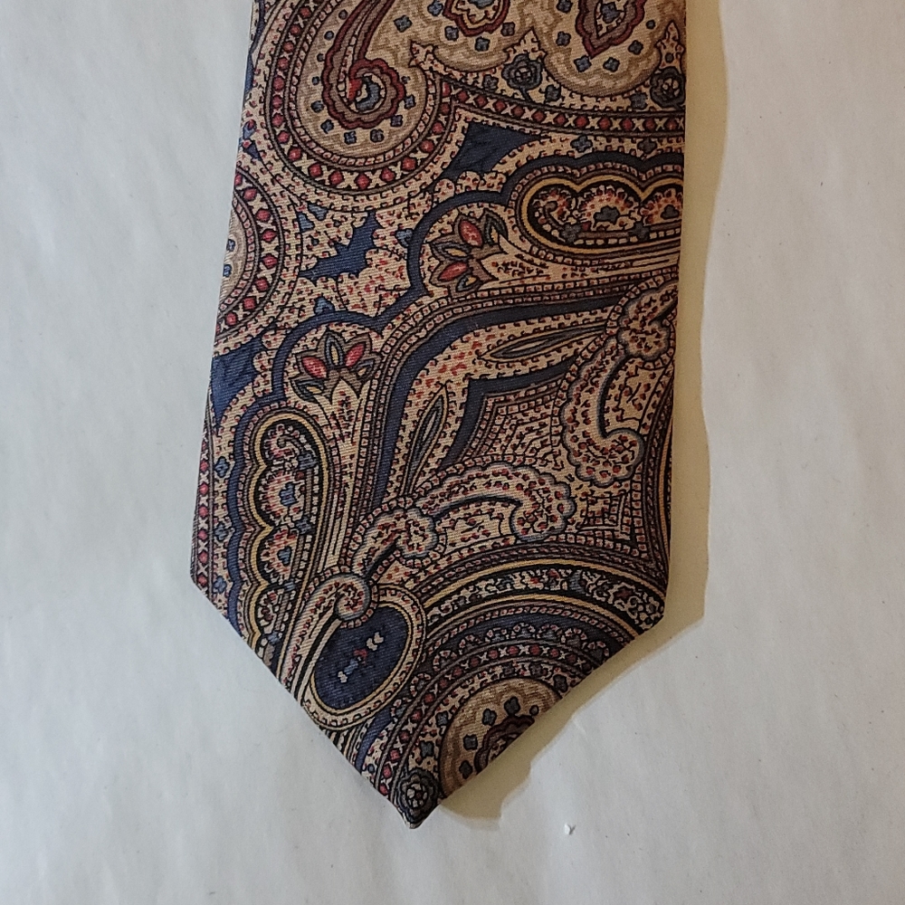 Vintage John Henry 100% silk Paisley Tie Red Blue Retro Academic USA